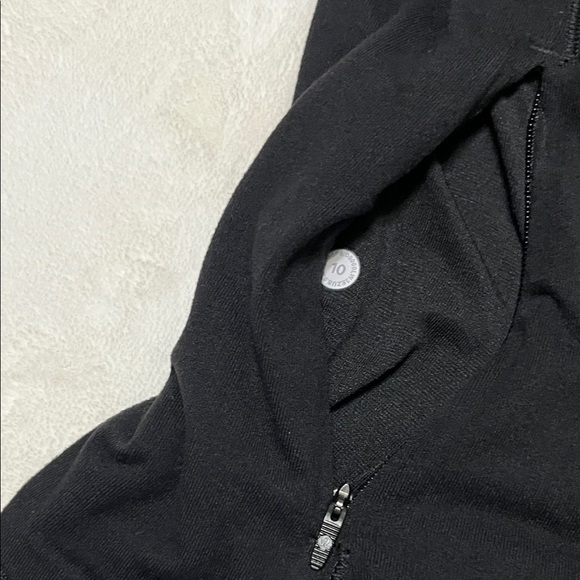 Lululemon Close to Crossing Long Sleeve *Rulu
Black - Picture 9 of 10